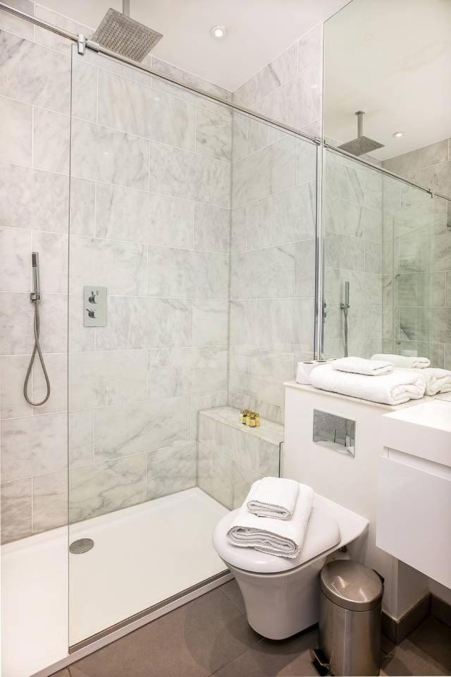 Guestready - West Kensington Home W/Balcony ลอนดอน ภายนอก รูปภาพ