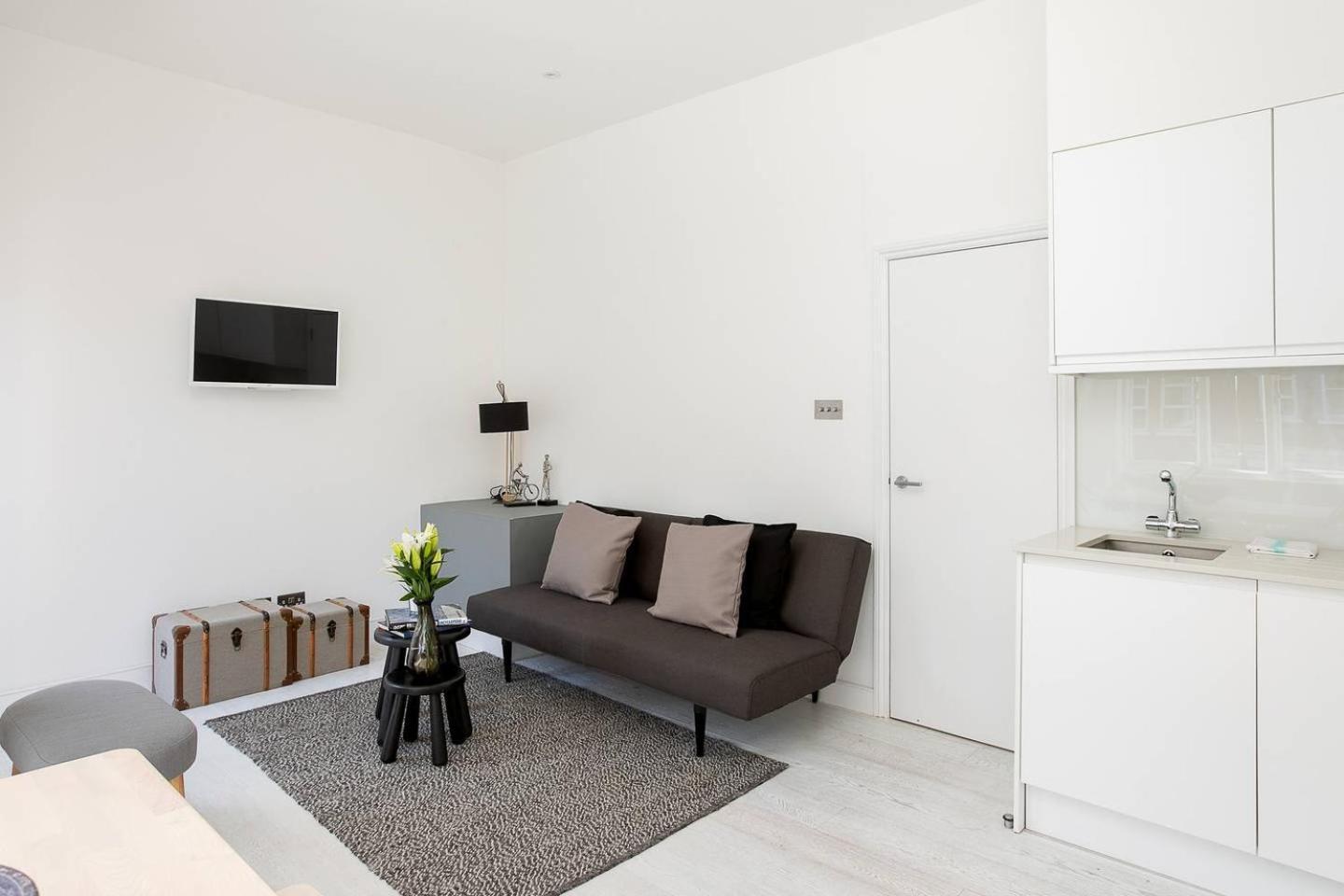 Guestready - West Kensington Home W/Balcony ลอนดอน ภายนอก รูปภาพ