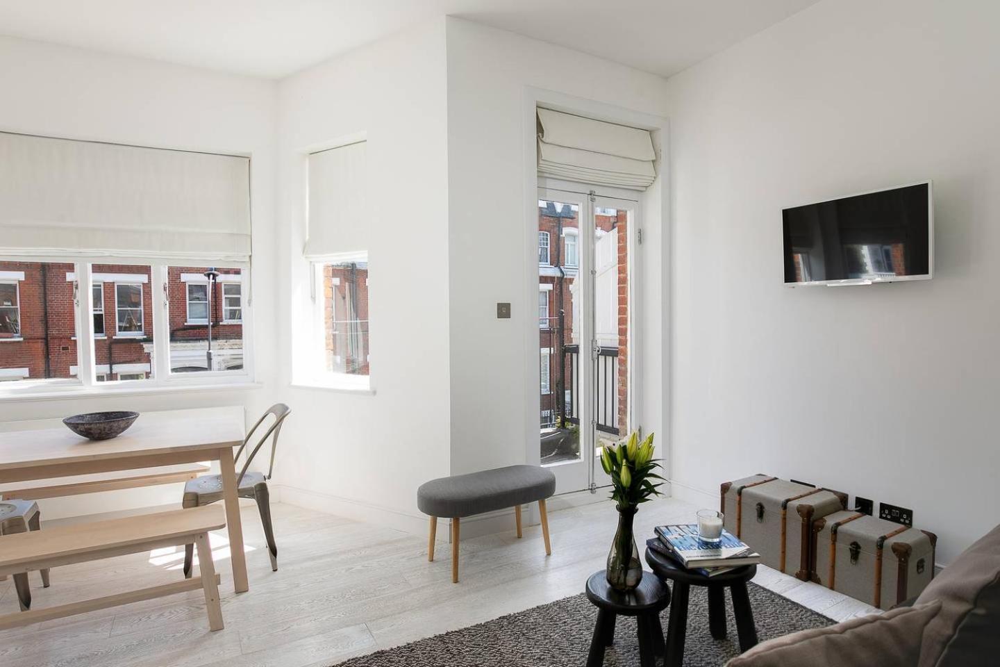 Guestready - West Kensington Home W/Balcony ลอนดอน ภายนอก รูปภาพ