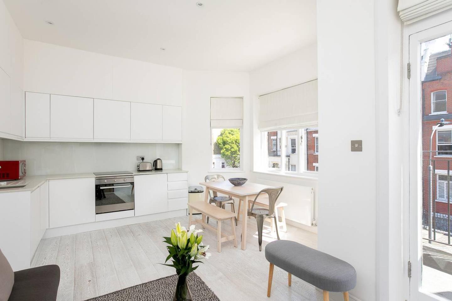 Guestready - West Kensington Home W/Balcony ลอนดอน ภายนอก รูปภาพ