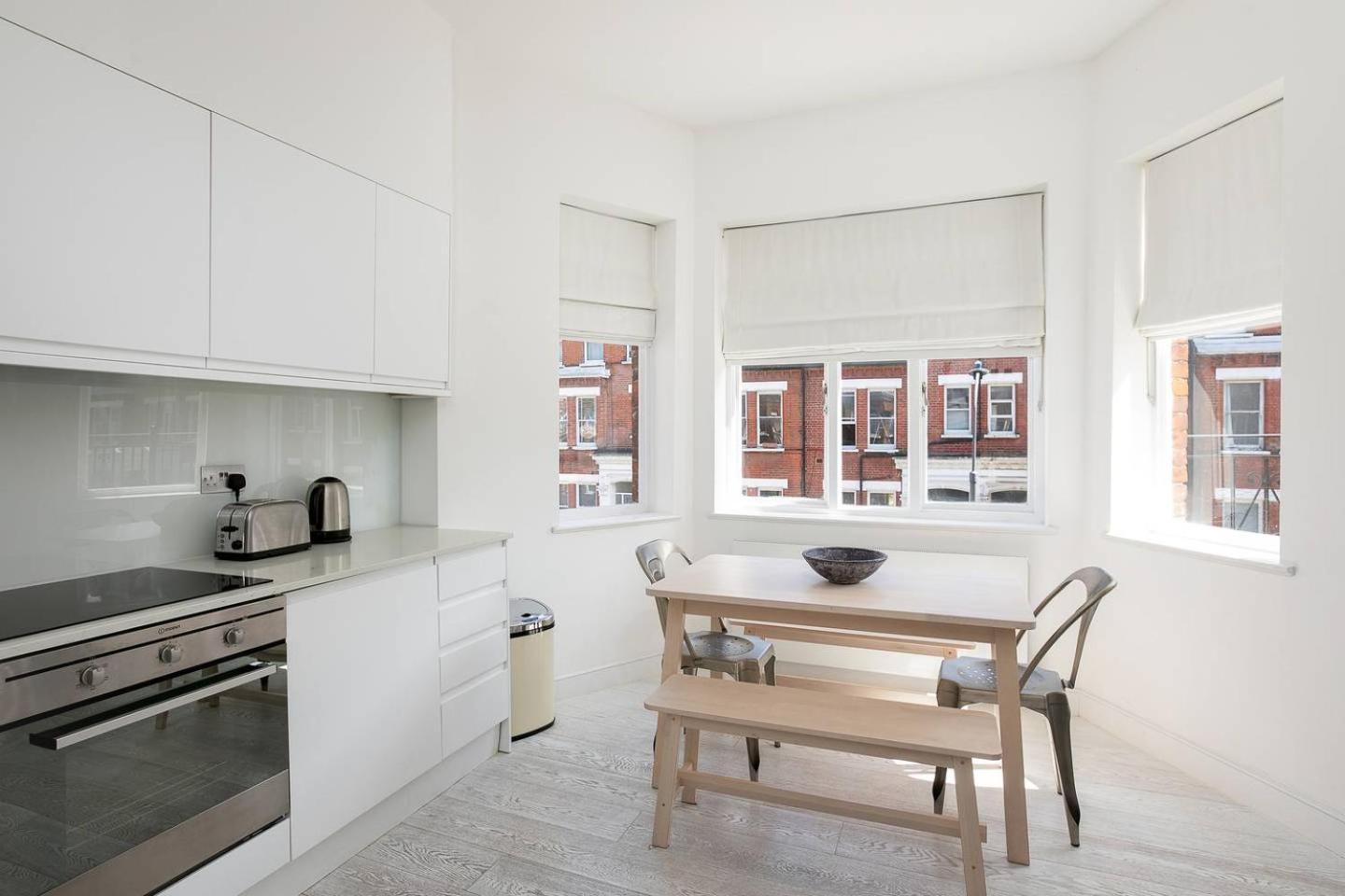 Guestready - West Kensington Home W/Balcony ลอนดอน ภายนอก รูปภาพ